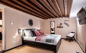 Giano Host - San Bernardo